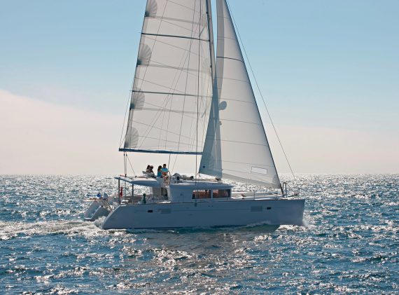 Lagoon 450F (2013)